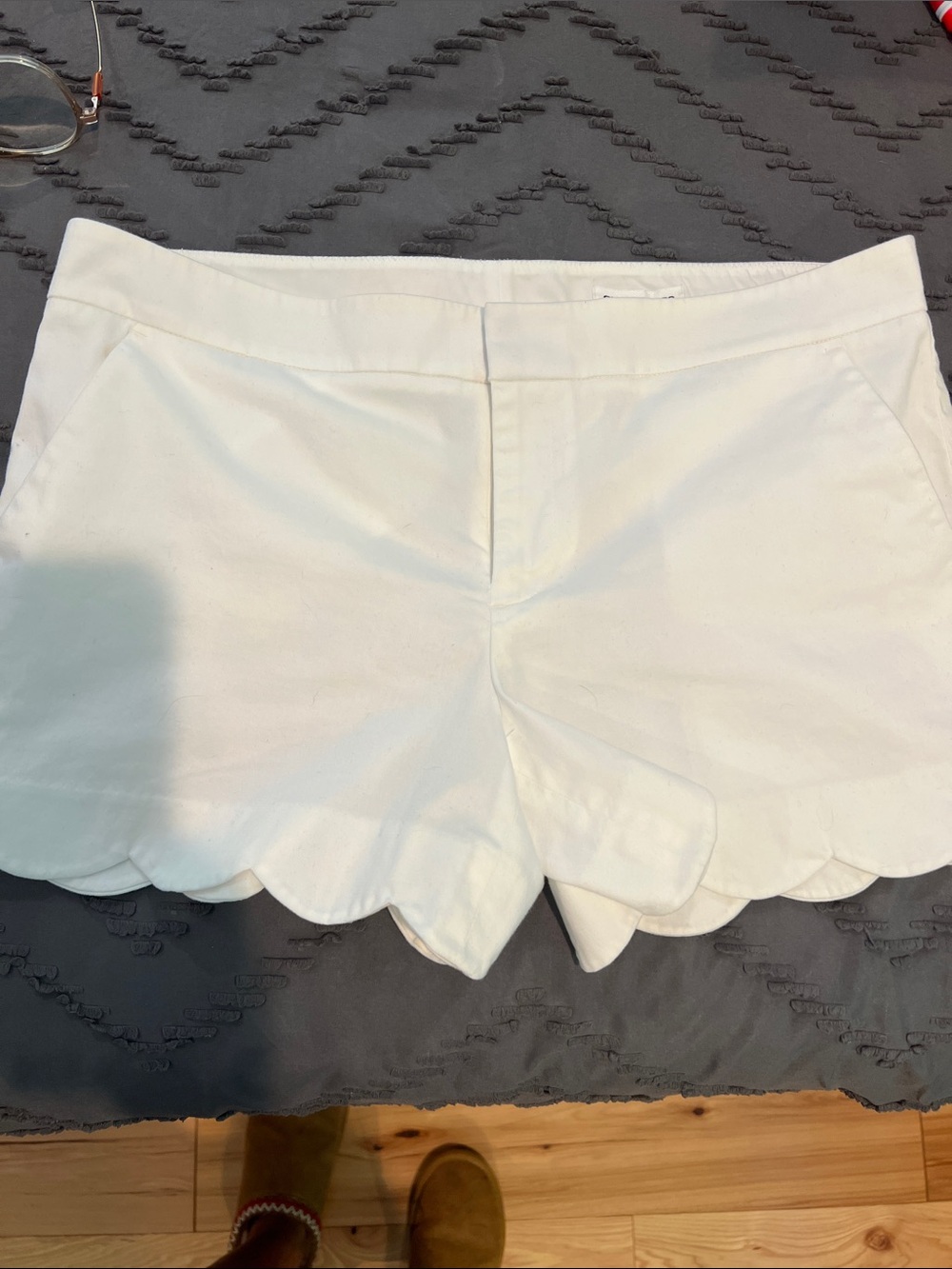 Club Monaco White Scallop-Hem High-Waist Shorts
